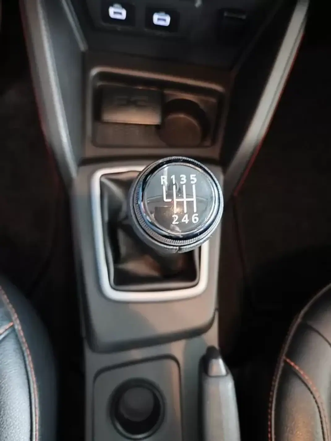 Dacia Duster 2023 - 16750 EUR, 65400 km - AUTO.MOTO.pt - 65400km - foto 31 de 35