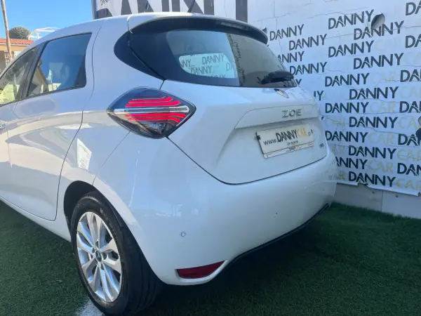 Renault Zoe 2020 - 15250 EUR, 83000 km - AUTO.MOTO.pt - 83000km - foto 8 de 11