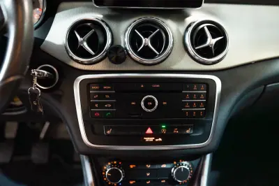Mercedes-Benz GLA 180 2017 - 17900 EUR, 228238 km - AUTO.MOTO.pt - 228238km - foto 16 de 22