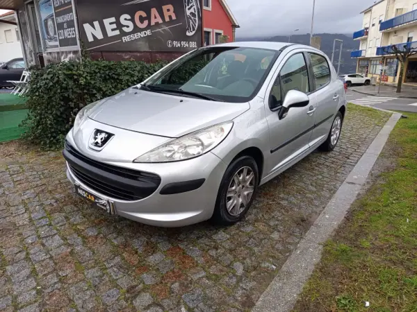 Peugeot 207 2007 - 5490 EUR, 183913 km - AUTO.MOTO.pt - 183913km - foto 2 de 10