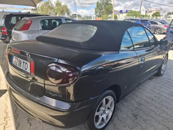 Renault Mégane Cabrio 2002 - 3500 EUR, 140000 km - AUTO.MOTO.pt - 140000km - foto 9 de 9