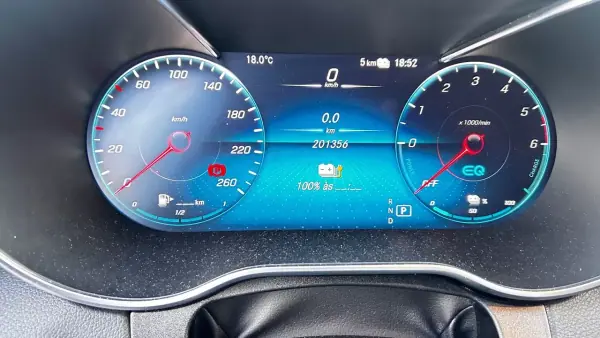 Mercedes-Benz C 300 2021 - 27500 EUR, 201000 km - AUTO.MOTO.pt - 201000km - foto 17 de 22