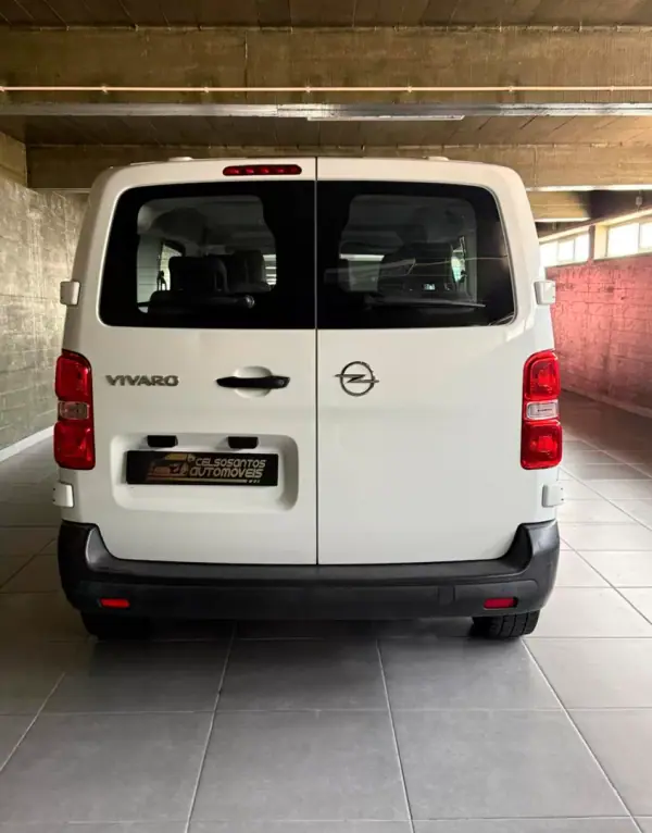 Opel Vivaro 2021 - 26500 EUR, 82650 km - AUTO.MOTO.pt - 82650km - foto 5 de 16