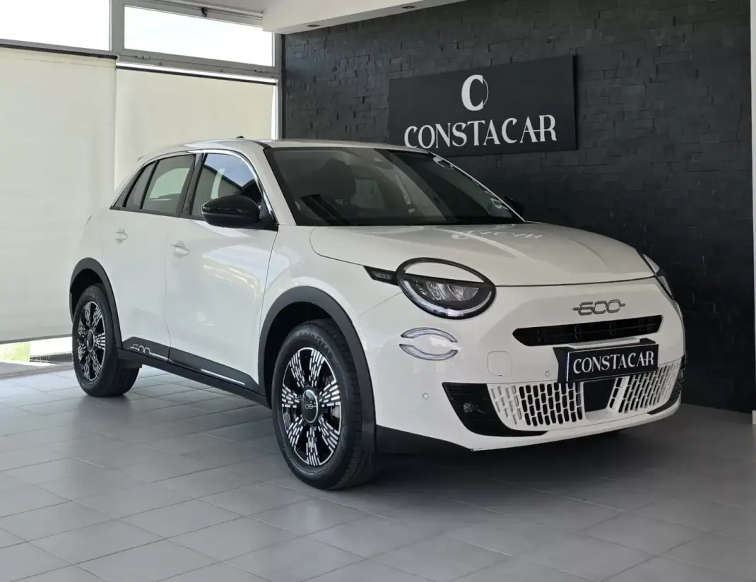 Fiat 600e 2025 - 24950 EUR, 14353 km - 14353km - foto 4 de 30