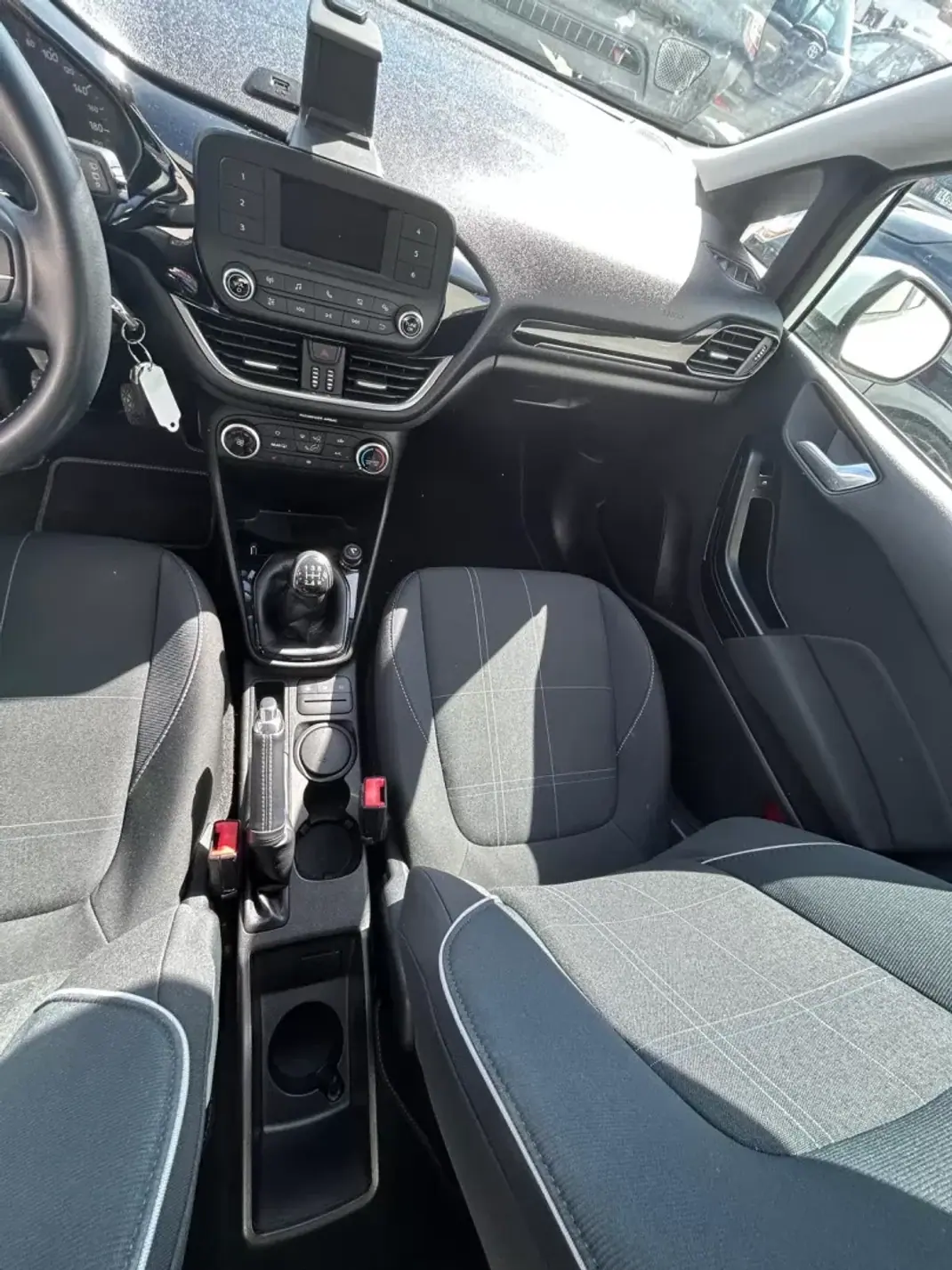 Ford Fiesta 2018 - 13500 EUR, 60152 km - AUTO.MOTO.pt - 60152km - foto 15 de 22