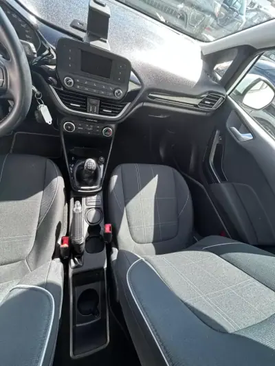 Ford Fiesta 2018 - 13500 EUR, 60152 km - AUTO.MOTO.pt - 60152km - foto 15 de 22