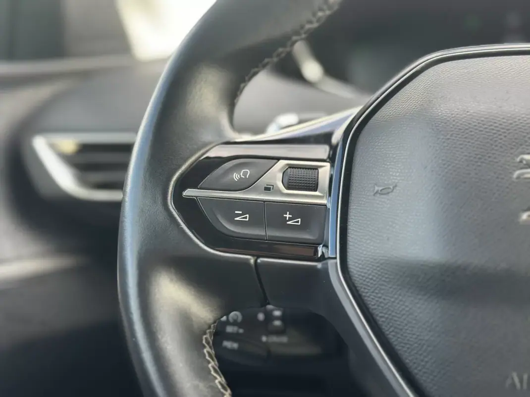 Peugeot 3008 2019 - 15990 EUR, 97900 km - AUTO.MOTO.pt - 97900km - foto 24 de 31