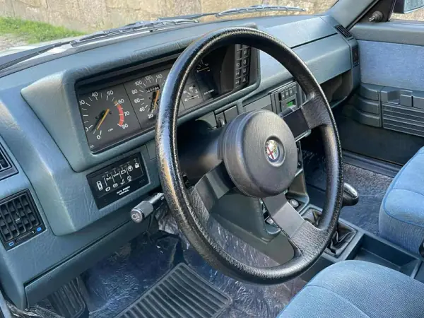 Alfa Romeo 90 1988 - 18900 EUR, 27700 km - AUTO.MOTO.pt - 27700km - foto 16 de 60