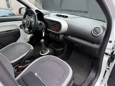 Renault Twingo 2019 - 8900 EUR, 33432 km - AUTO.MOTO.pt - 33432km - foto 13 de 13