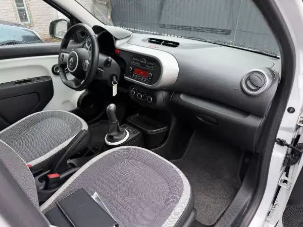 Renault Twingo 2019 - 8900 EUR, 33432 km - AUTO.MOTO.pt - 33432km - foto 13 de 13