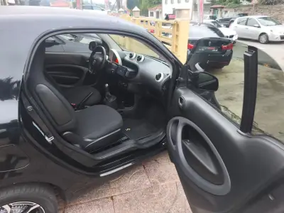 Smart Fortwo Cabrio 2016 - 9900 EUR, 76000 km - AUTO.MOTO.pt - 76000km - foto 17 de 24
