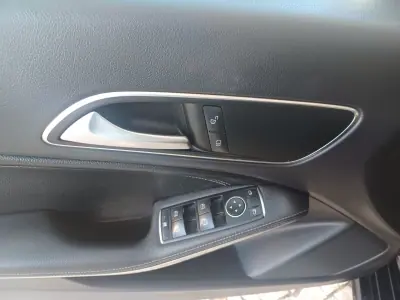 Mercedes-Benz CLA 180 2016 - 16890 EUR, 138109 km - AUTO.MOTO.pt - 138109km - foto 19 de 34