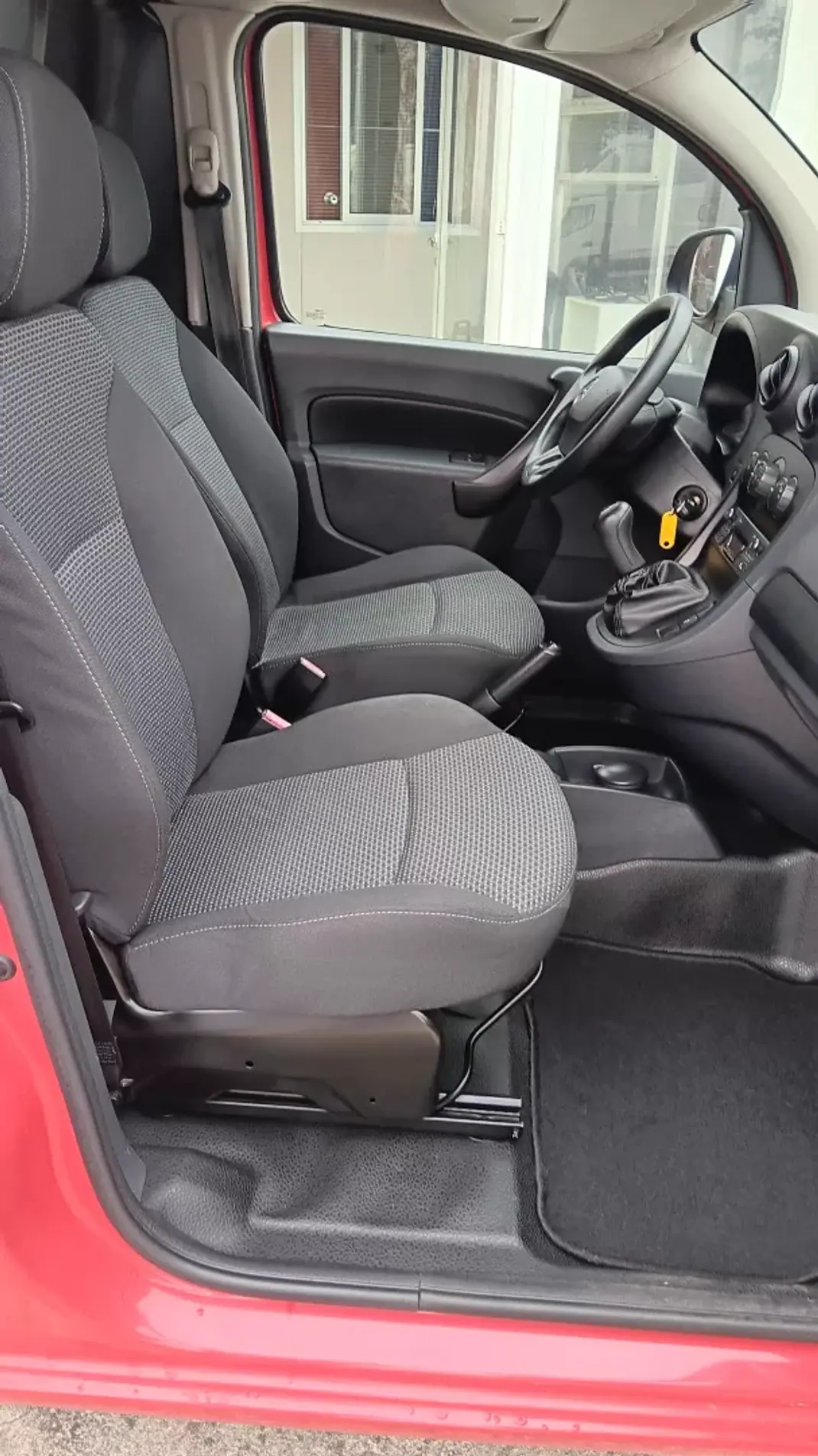 Mercedes-Benz Citan 108 CDI 2018 - 12300 EUR, 161063 km - AUTO.MOTO.pt - 161063km - foto 14 de 15