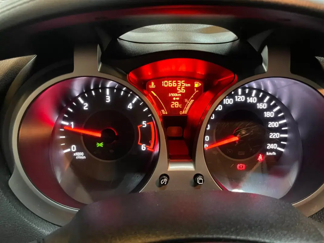 Nissan Juke 2018 - 13950 EUR, 106635 km - 106635km - foto 9 de 20