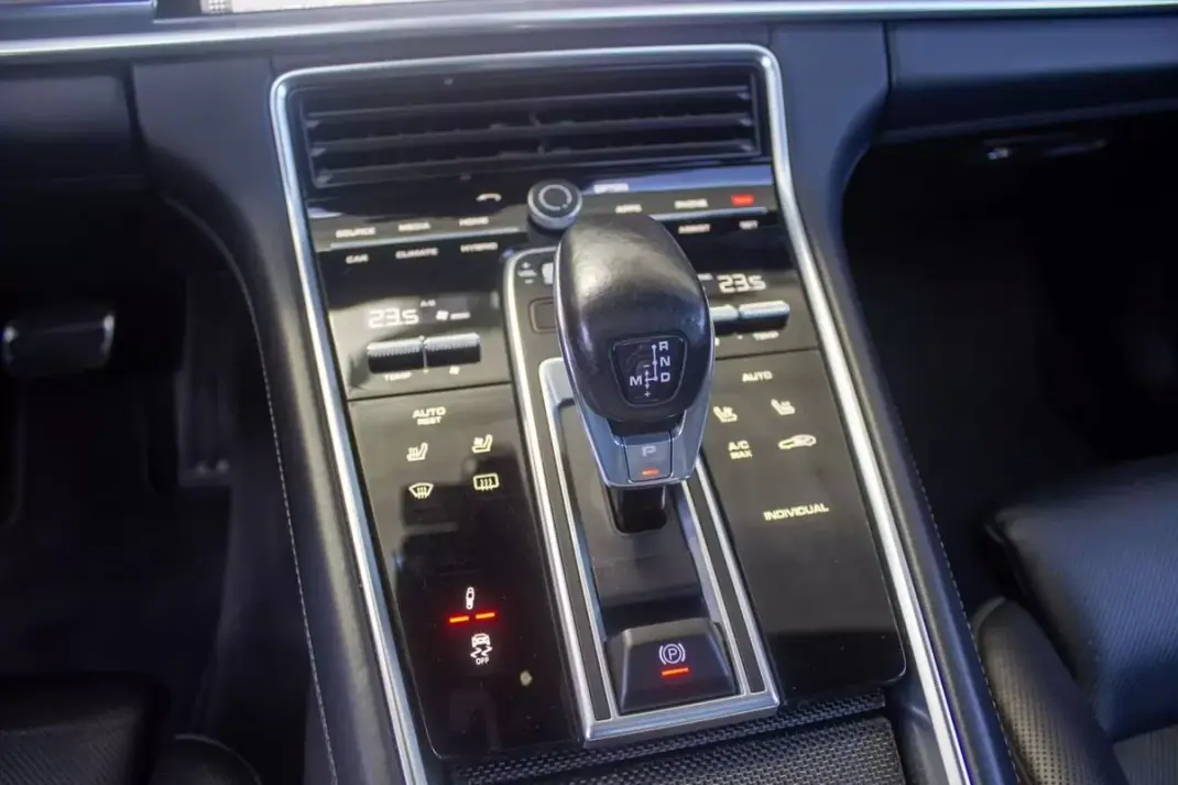 Porsche Panamera Sport Turismo 2017 - 61900 EUR, 160000 km - AUTO.MOTO.pt - 160000km - foto 19 de 22