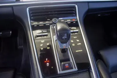 Porsche Panamera Sport Turismo 2017 - 61900 EUR, 160000 km - AUTO.MOTO.pt - 160000km - foto 19 de 22