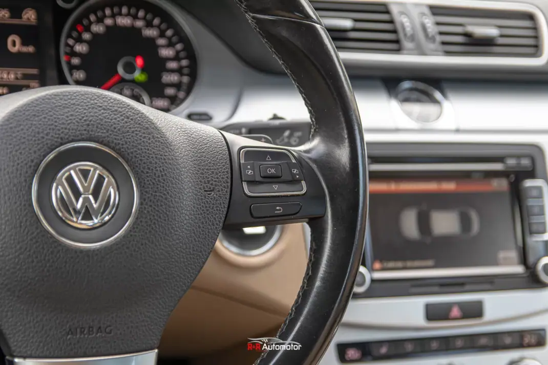 Volkswagen Passat CC 2012 - 16700 EUR, 140000 km - 140000km - foto 28 de 36