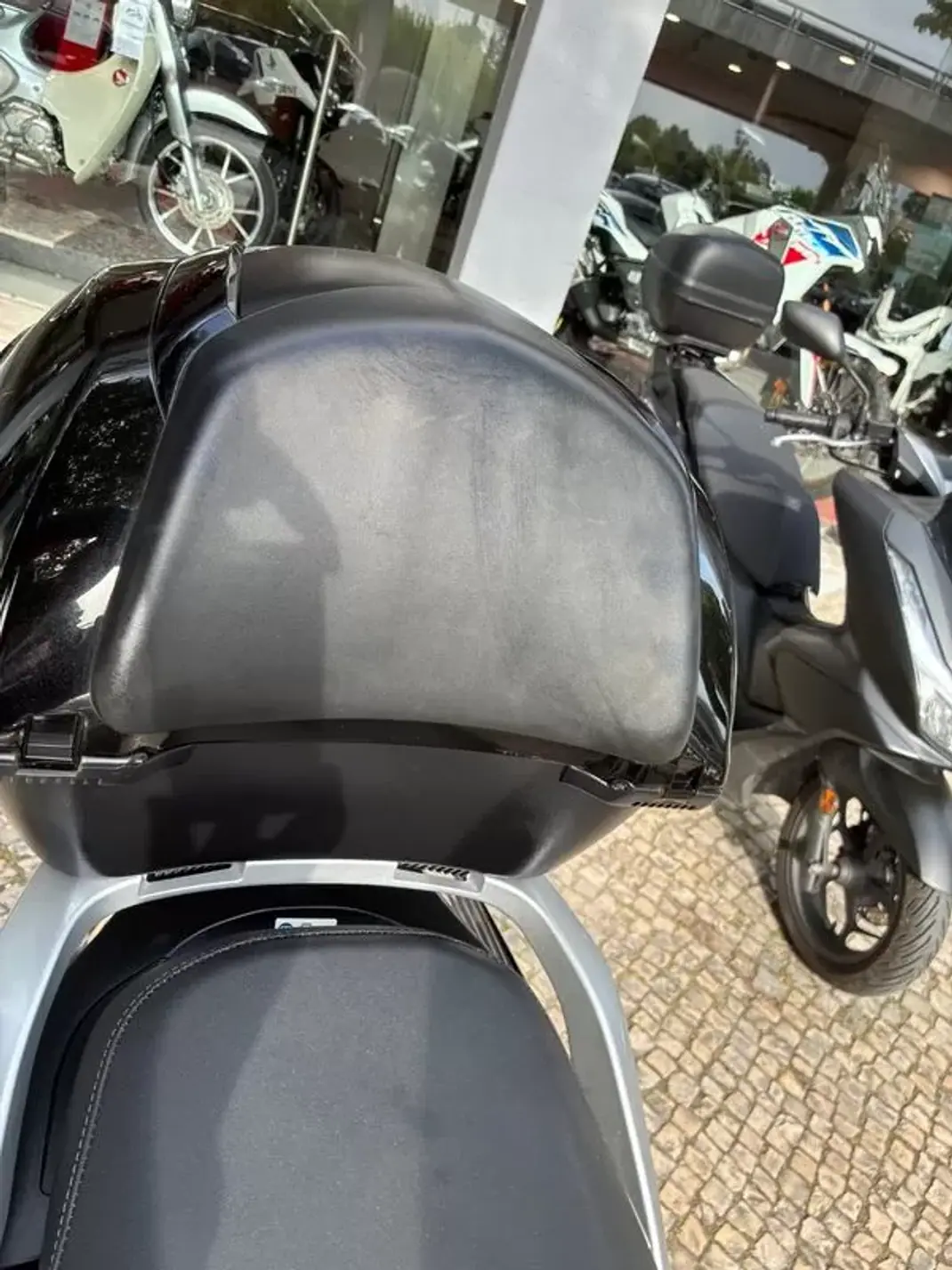Honda SH 150i 2018 - 2950 EUR, 52726 km - AUTO.MOTO.pt - 52726km - foto 10 de 16