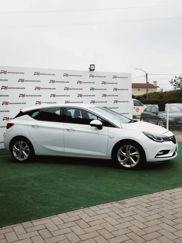 Opel Astra 1.6 CDTI Ecotec Edition S/S 2017 Diesel — 122 466 km Opel Astra 1.6 CDTI Ecotec Edition S/S 2017 Diesel