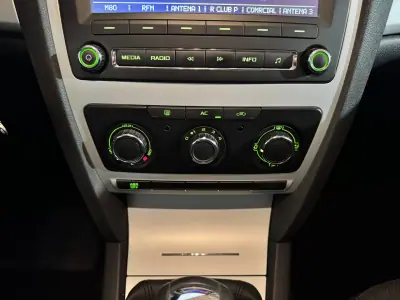 Skoda Octavia Break 2010 - 6900 EUR, 217525 km - AUTO.MOTO.pt - 217525km - foto 16 de 22