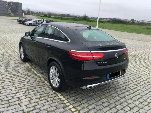 Mercedes-Benz GLE 400 2018 - 52999 EUR, 130000 km - AUTO.MOTO.pt - 130000km - foto 4 de 11