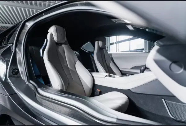 BMW i8 2015 - 69000 EUR, 91500 km - AUTO.MOTO.pt - 91500km - foto 17 de 17
