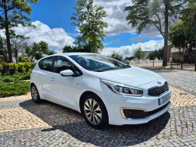 Kia Ceed 2017 - 13250 EUR, 92215 km - AUTO.MOTO.pt - 92215km - foto 22 de 23