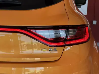 Renault Mégane 2019 - 49990 EUR, 11812 km - AUTO.MOTO.pt - 11812km - foto 9 de 25