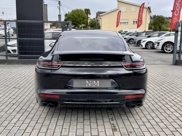 Porsche Panamera 2019 - 75990 EUR, 69000 km - AUTO.MOTO.pt - 69000km - foto 4 de 17