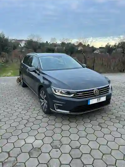 Volkswagen Passat Variant 2017 - 15900 EUR, 165000 km - AUTO.MOTO.pt - 165000km - foto 2 de 8