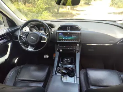 Jaguar F-Pace 2018 - 20900 EUR, 226300 km - AUTO.MOTO.pt - 226300km - foto 20 de 24