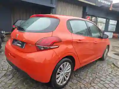 Peugeot 208 2018 - 8000 EUR, 97000 km - AUTO.MOTO.pt - 97000km - foto 7 de 15