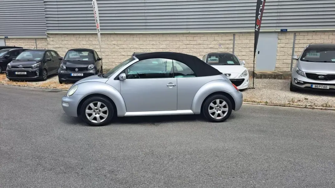 Volkswagen New Beetle Cabriolet 2004 - 9890 EUR, 127830 km - AUTO.MOTO.pt - 127830km - foto 34 de 48