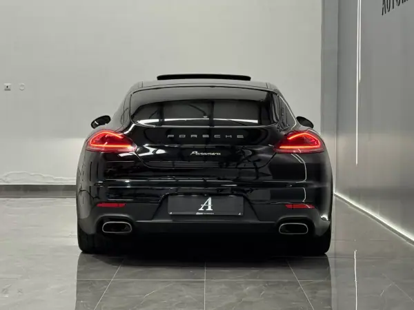 Porsche Panamera 2015 - 33990 EUR, 247000 km - AUTO.MOTO.pt - 247000km - foto 16 de 44