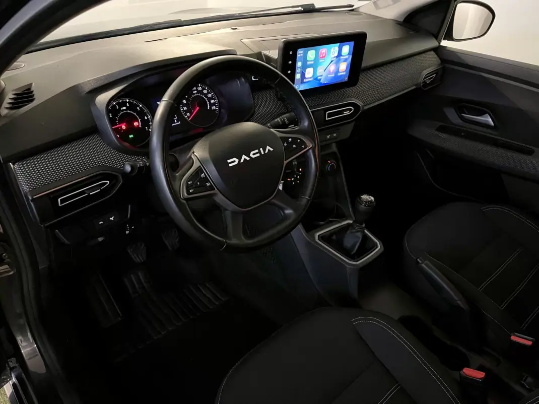 Dacia Jogger 2023 - 14950 EUR, 107000 km - AUTO.MOTO.pt - 107000km - foto 11 de 33