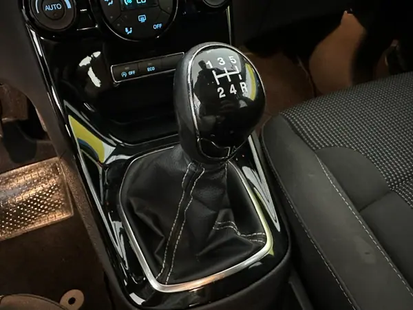Ford Fiesta 2017 - 9900 EUR, 152000 km - AUTO.MOTO.pt - 152000km - foto 13 de 23