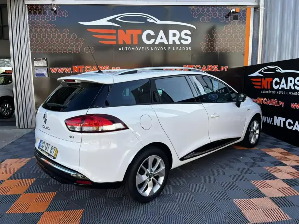 Renault Clio Sport Tourer 2016 - 10900 EUR, 138639 km - AUTO.MOTO.pt - 138639km - foto 2 de 21