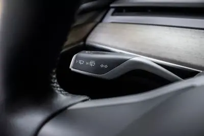 Tesla Model Y 2023 - 37900 EUR, 74250 km - AUTO.MOTO.pt - 74250km - foto 15 de 40