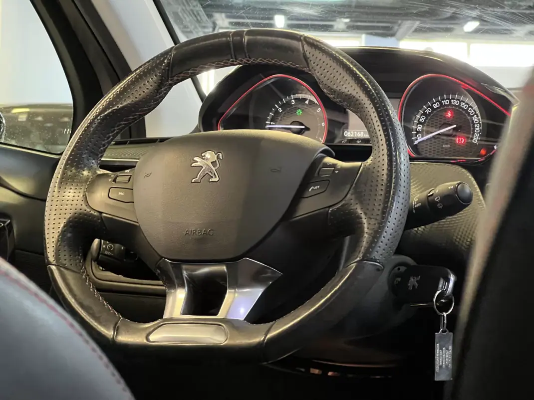 Peugeot 2008 2016 - 10990 EUR, 60000 km - 60000km - foto 17 de 60