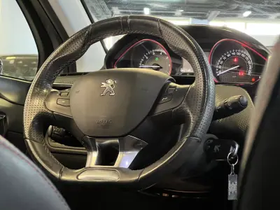 Peugeot 2008 2016 - 10990 EUR, 60000 km - AUTO.MOTO.pt - 60000km - foto 17 de 60