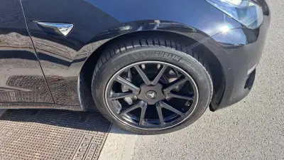 Tesla Model 3 2019 - 22500 EUR, 113000 km - AUTO.MOTO.pt - 113000km - foto 13 de 53