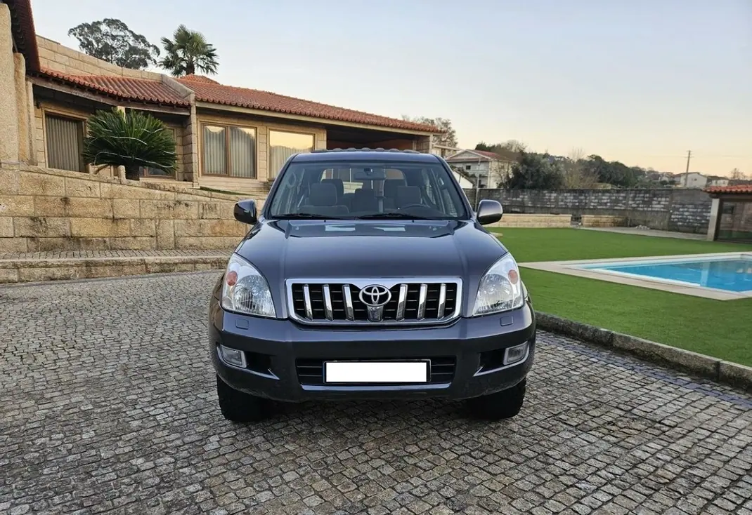 Toyota Land Cruiser 2004 - 20000 EUR, 280782 km - AUTO.MOTO.pt - 280782km - foto 2 de 6