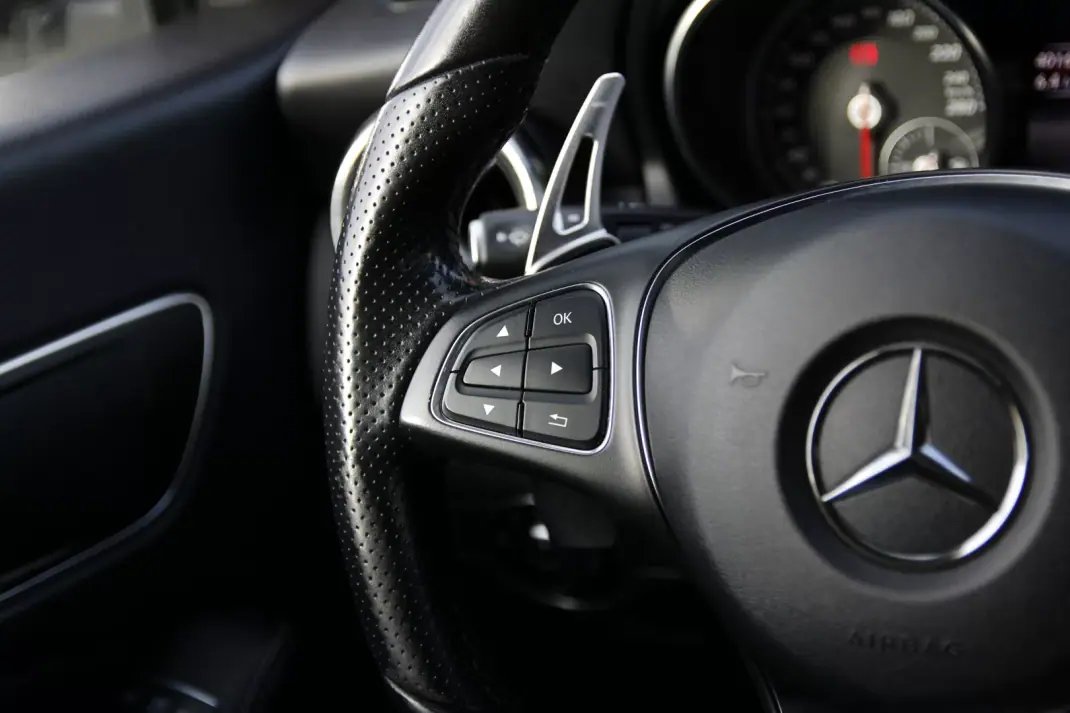 Mercedes-Benz CLA 200 2016 - 23500 EUR, 157000 km - AUTO.MOTO.pt - 157000km - foto 26 de 43