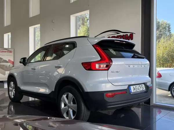 Volvo XC 40 2021 — foto 2 de 31