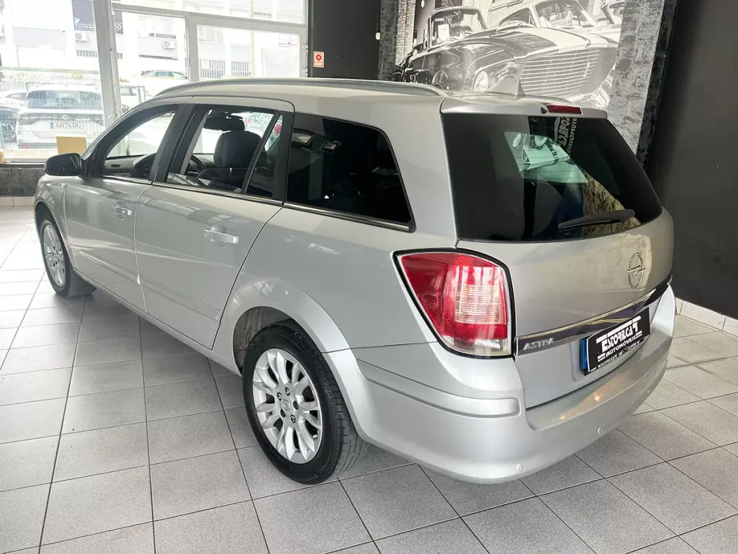 Opel Astra Caravan 2009 - 5600 EUR, 289204 km - AUTO.MOTO.pt - 289204km - foto 3 de 19