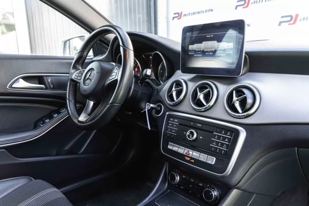 Mercedes-Benz CLA 180 2019 - 22990 EUR, 188150 km - AUTO.MOTO.pt - 188150km - foto 25 de 35