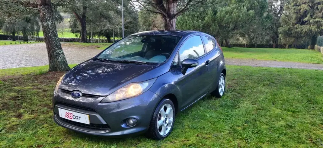 Ford Fiesta 1.4 TDCI 2010 - 4490 EUR, 244800 km - AUTO.MOTO.pt - 244800km - foto 6 de 31