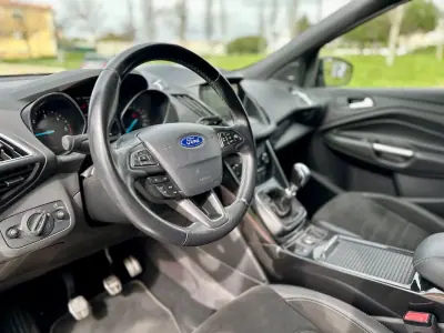 Ford Kuga 2017 - 15450 EUR, 78000 km - AUTO.MOTO.pt - 78000km - foto 40 de 60