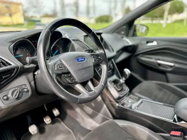 Ford Kuga 2017 - 15450 EUR, 78000 km - AUTO.MOTO.pt - 78000km - foto 40 de 60