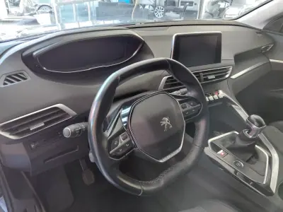 Peugeot 5008 2019 - 12900 EUR, 128000 km - AUTO.MOTO.pt - 128000km - foto 10 de 21
